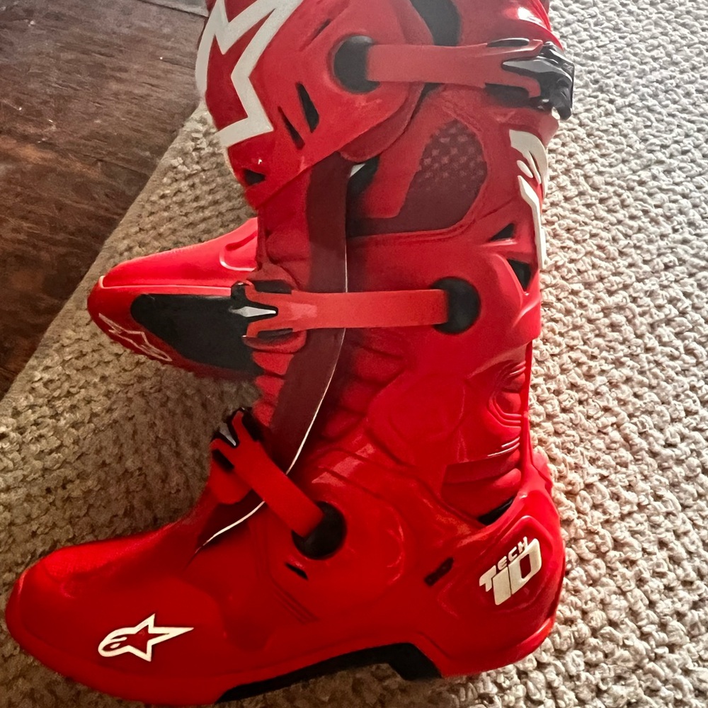 Alpinestars Red Tech 10 Racing Boots - Picture 2 of 3